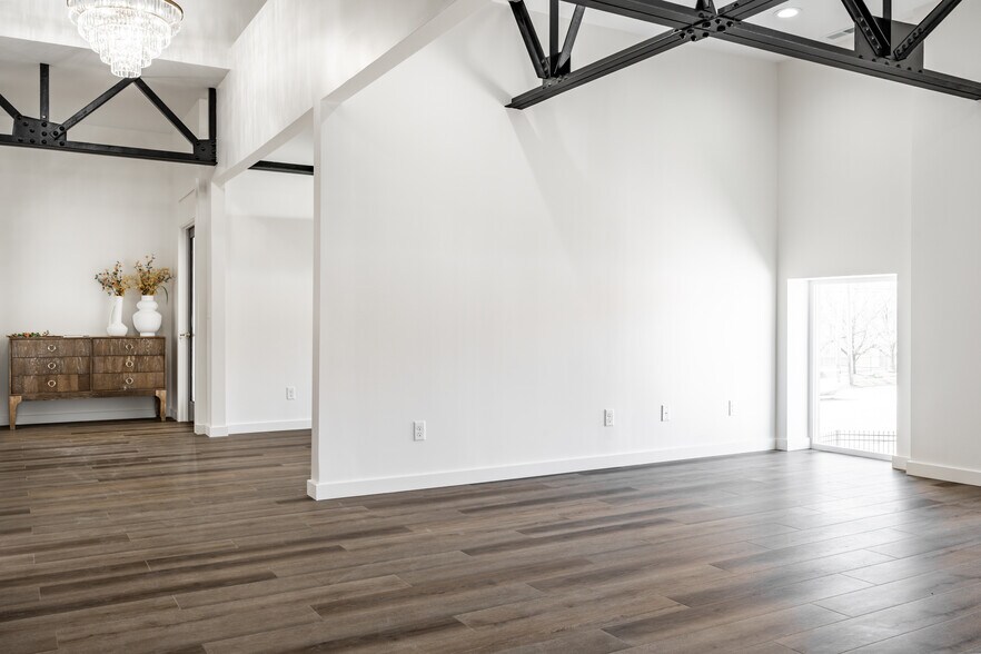 More Photos Of 2506 E Washington St, Indianapolis Storefront Retail Office For Sale