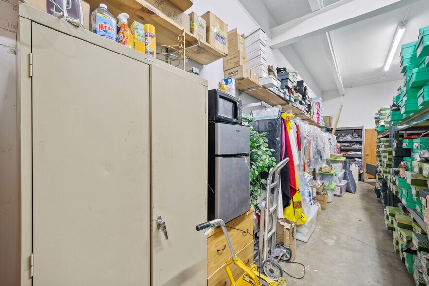 More Photos Of 5061 Allentown Rd, Suitland General Retail For Sale