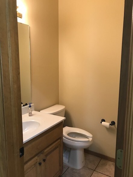 More Photos Of 417 W 18th St, Edmond Office For Lease