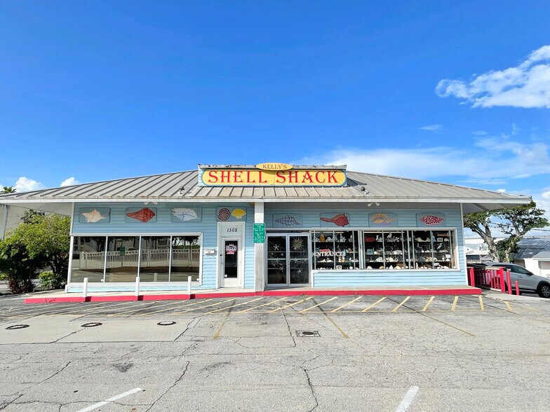 More Photos Of 1302 5th Ave S, Naples Restaurant For Sale