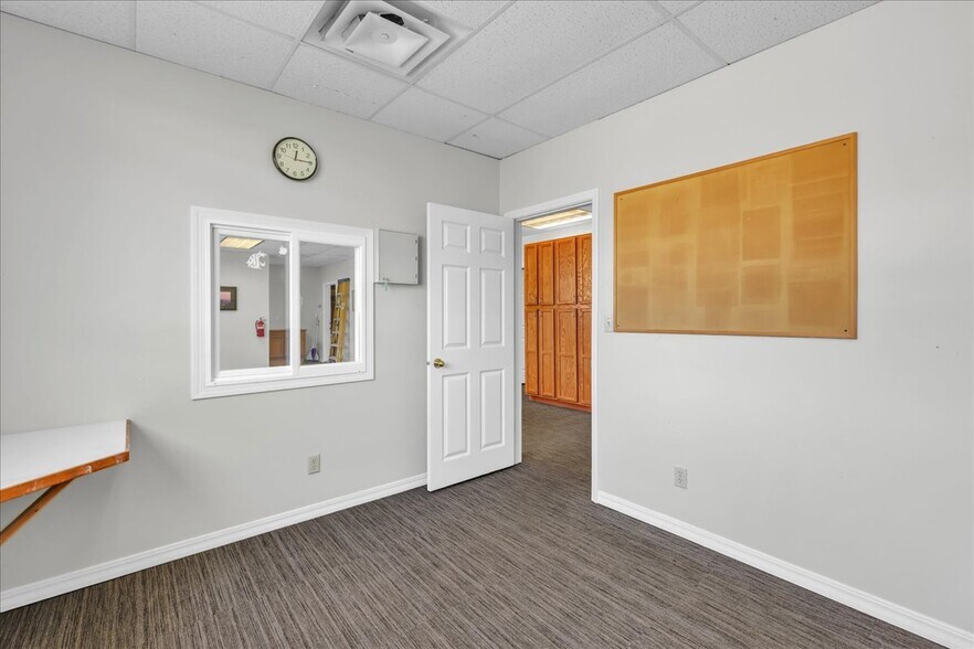 More Photos Of 3701 W G St, Bremerton Service For Sale