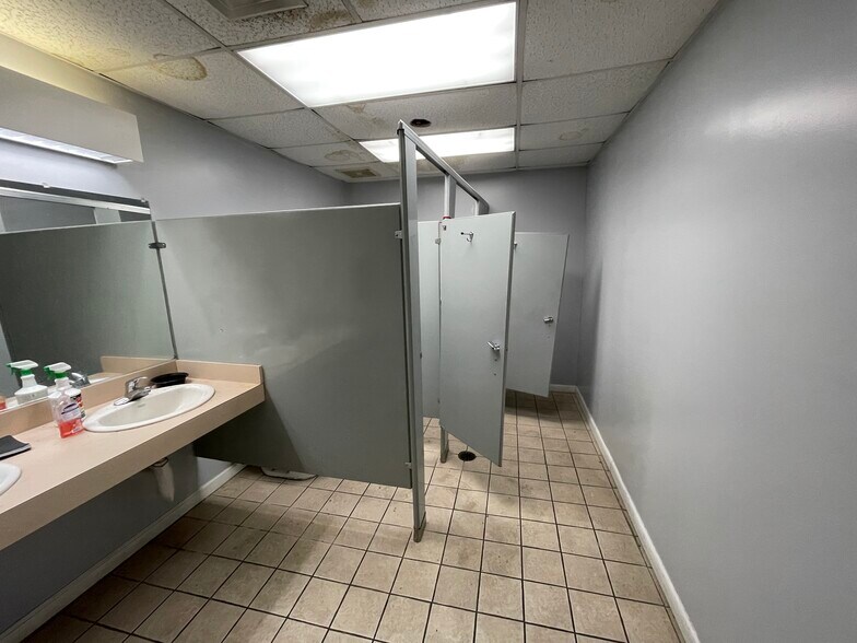 More Photos Of 9075-9125 Antique Way, Manassas Warehouse For Lease