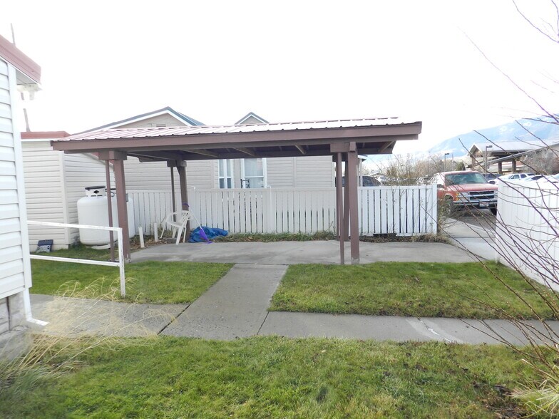 More Photos Of 901 Main St, Salmon Office For Sale