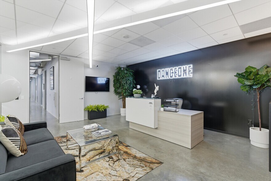 More Photos Of 6555 Barton Ave, Los Angeles Office For Lease