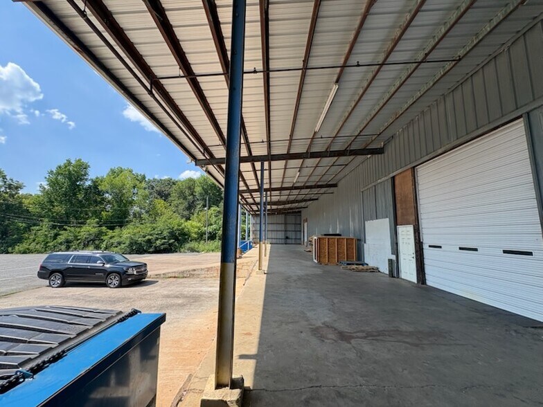 More Photos Of 1635-4 E Dixon Blvd, Shelby Flex For Lease