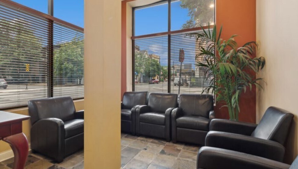 More Photos Of 1120 W Belmont Ave, Chicago Medical For Sale