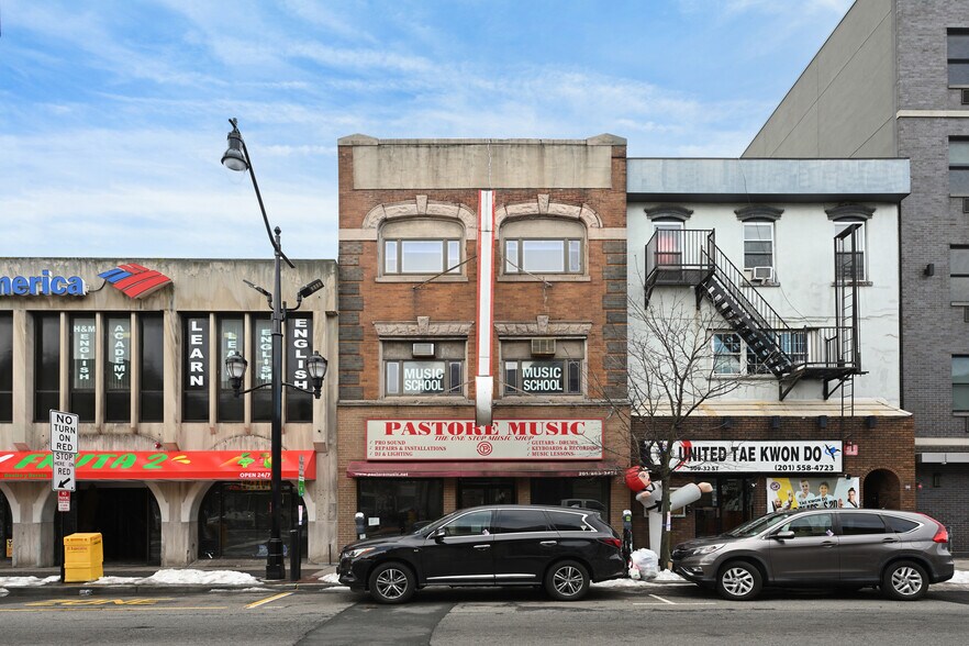 More Photos Of 507 32nd St, Union City Storefront Retail Office For Sale