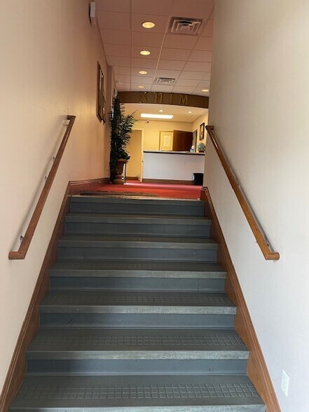More Photos Of 901 N Prospect Ave, Springfield Freestanding For Sale