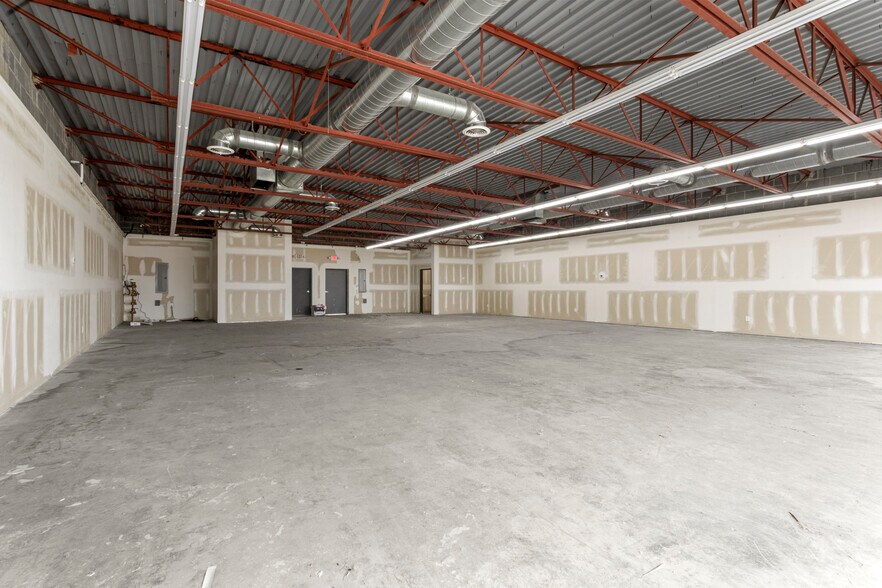 More Photos Of 16775-16777 E 13 Mile Rd, Fraser Unknown For Lease