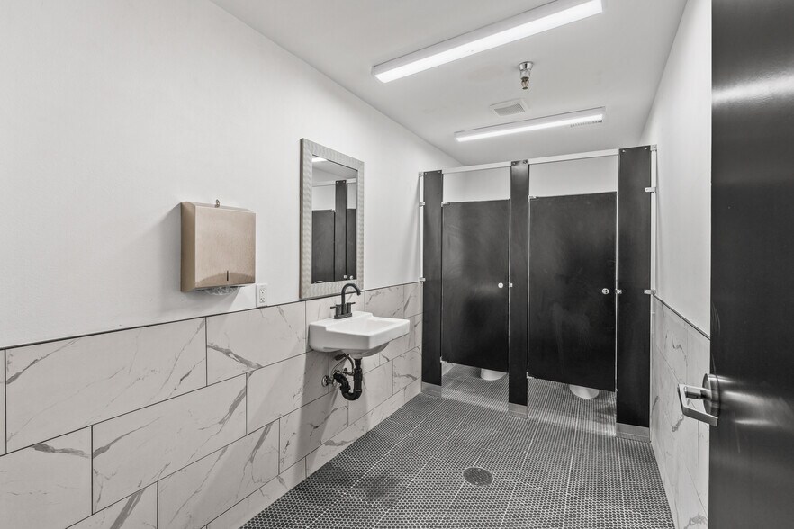 More Photos Of 3535 N Anza Rd, Palm Springs Warehouse For Sale