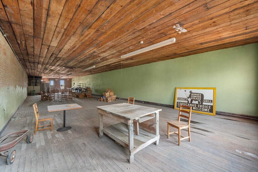 More Photos Of 107 S Beaton St, Corsicana Storefront For Sale