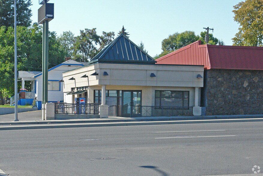 More Photos Of 3401 N Division St, Spokane Freestanding For Lease