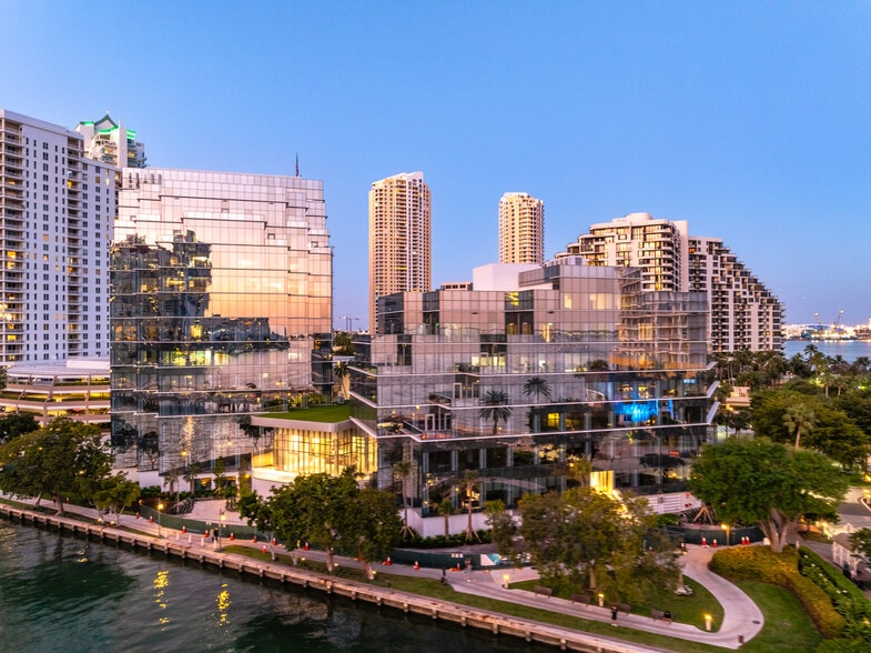 More Photos Of 501 Brickell Key Dr, Miami Unknown For Lease