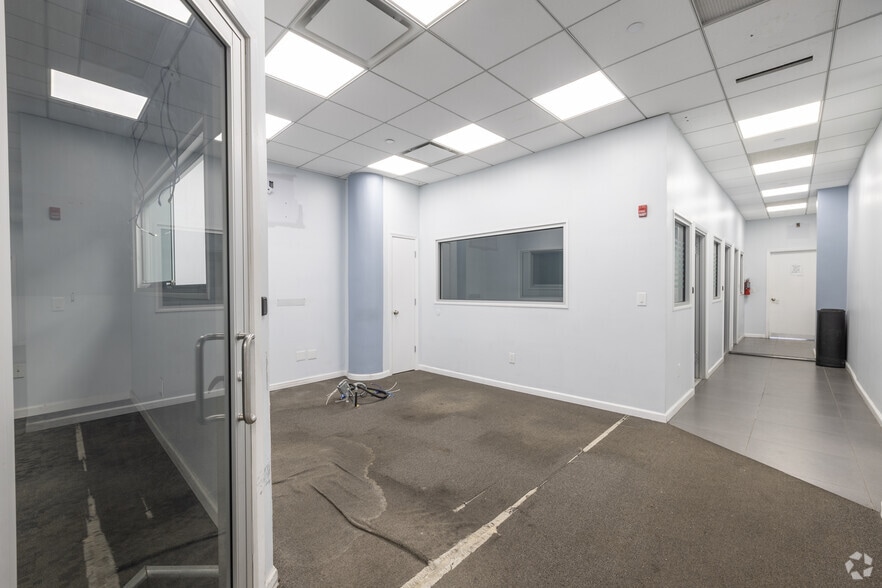 More Photos Of 33-24 Northern Blvd, Long Island City Loft Creative Space For Sale