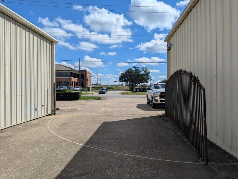 More Photos Of 5805 Old Dowlen Rd, Beaumont Warehouse For Lease