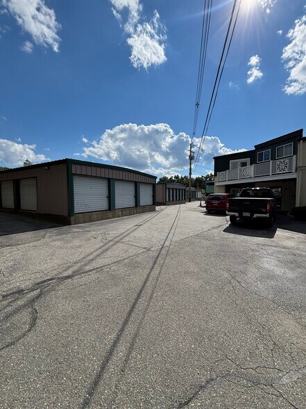 More Photos Of 3 Bourbon St, Peabody Freestanding For Sale