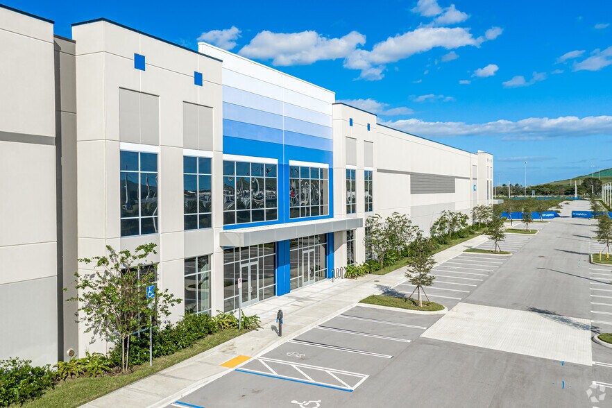 More Photos Of 3150 NW 33rd St, Pompano Beach Warehouse For Lease