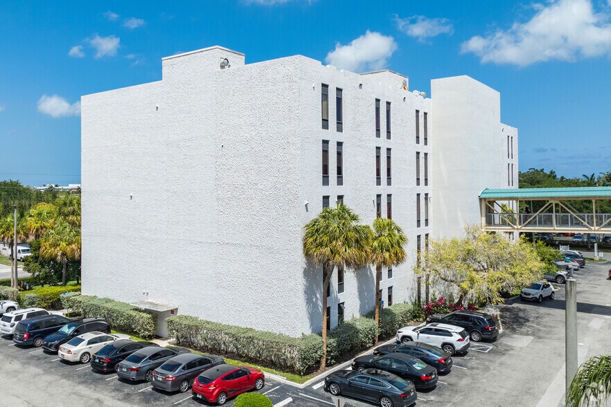 More Photos Of 3700 Washington St, Hollywood Medical For Lease
