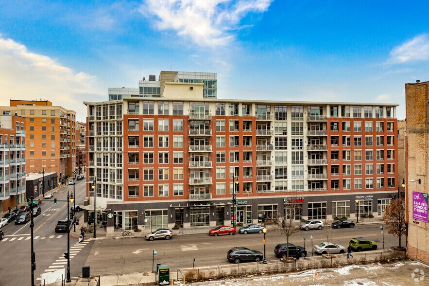 More Photos Of 1009 W Madison St, Chicago Apartments For Lease