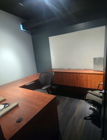More Photos Of 5642 N 2nd St, Loves Park Office For Sale