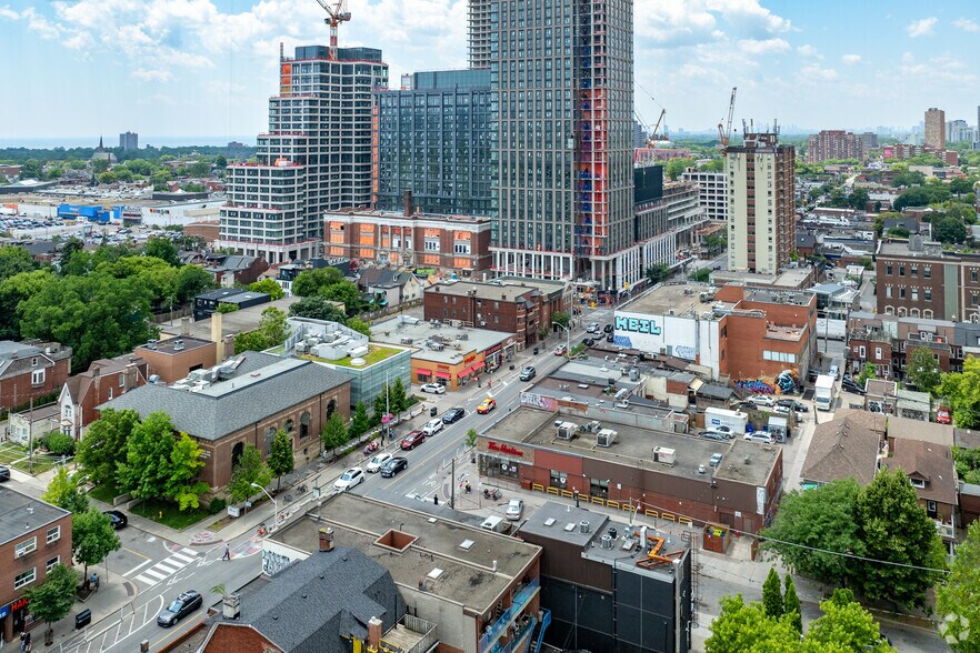 More Photos Of 1121 Bloor St W, Toronto Multifamily For Sale