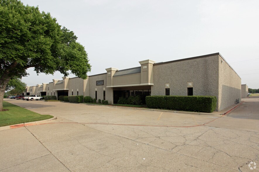 Primary Photo Of 4401-4419 Westgrove Dr, Addison Light Distribution For Lease