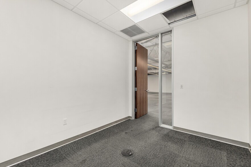 More Photos Of 450 N 54th St, Chandler Distribution For Lease