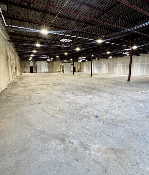 More Photos Of 350 Oakdale Rd, Toronto Manufacturing For Lease