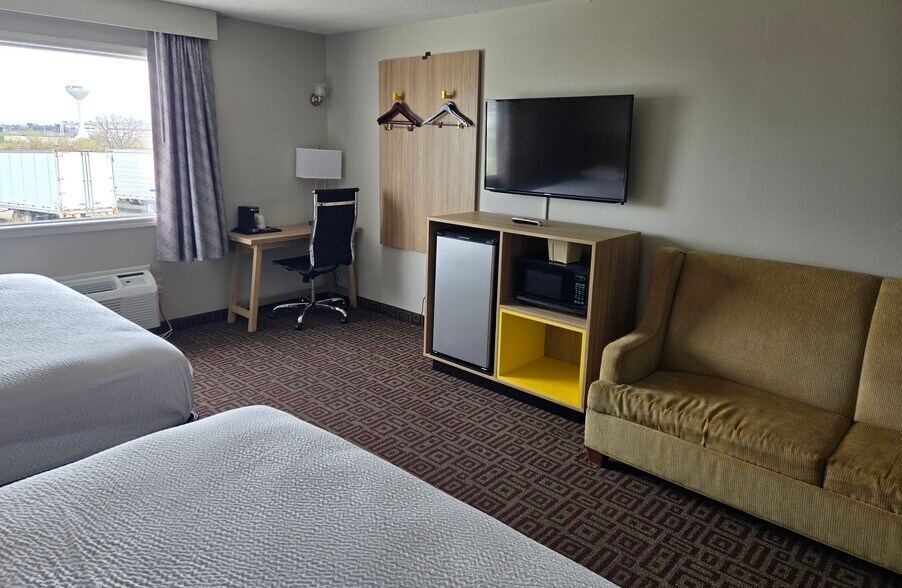 More Photos Of 711 S Downey St, West Branch Hotel For Sale