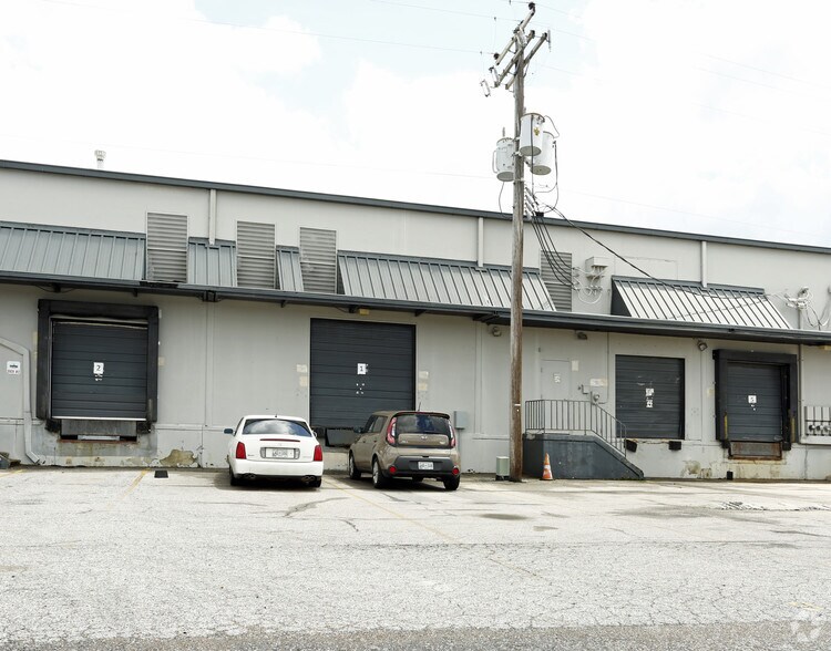 More Photos Of 2930-3056 Fleetbrook Dr, Memphis Distribution For Lease