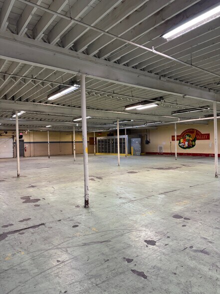 More Photos Of 195 Hudson St, Cornwall-on-Hudson Distribution For Lease