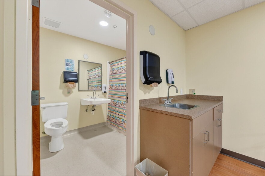 More Photos Of 106 Hospital Dr, Smithville Assisted Living For Sale