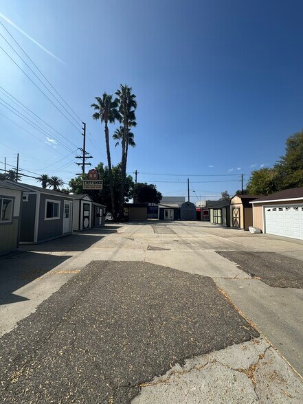 More Photos Of 7403-7415 Canoga Ave @ Valerio, Canoga Park Land For Lease