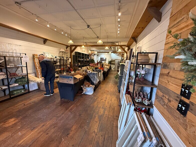 More Photos Of 2704 Grand Ave, Bellmore Storefront Retail Office For Lease