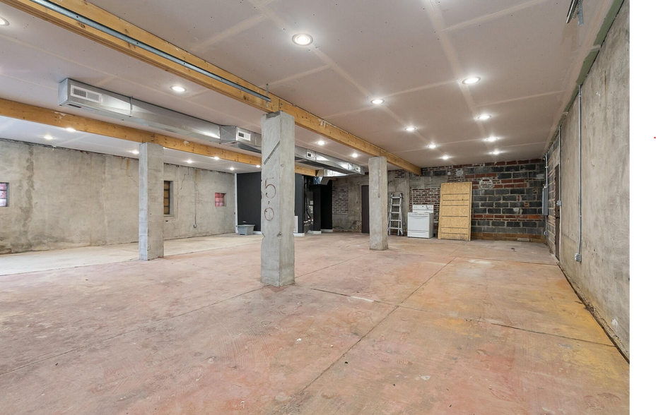 More Photos Of 1302 E Blaine St, Springfield Flex For Lease