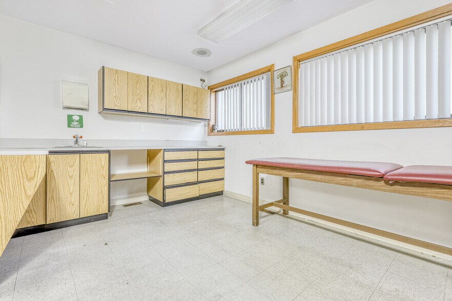 More Photos Of 8 Medical Park Dr, Pomona Medical For Sale