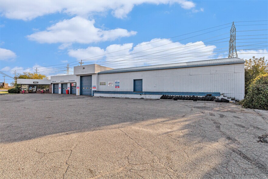 More Photos Of G4112 S Dort Hwy, Burton Auto Repair For Sale