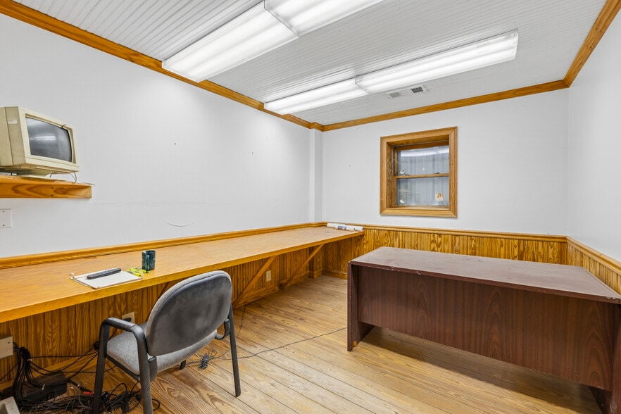More Photos Of 966 Greensboro Rd, Eatonton Flex For Lease