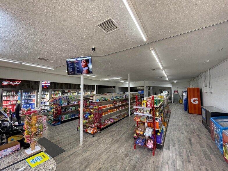 More Photos Of 12461 Amethyst Ave, Cutler General Retail For Sale