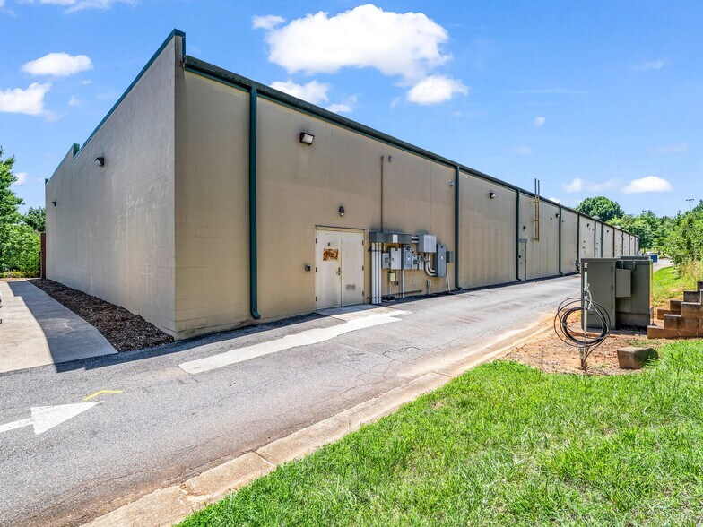 More Photos Of 104-168 Fiddlers Run Blvd, Morganton Unknown For Lease