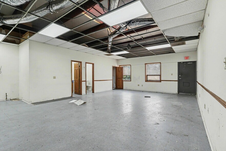 More Photos Of 1445 Cleveland Ave, East Point Showroom For Sale