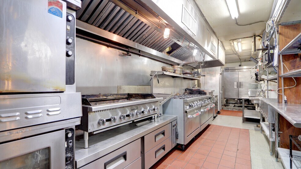 More Photos Of 369 Waterloo Geneva Rd, Waterloo Town Restaurant For Sale