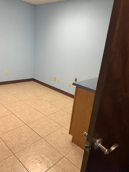 More Photos Of 4115 Medical Dr, San Antonio Unknown For Lease