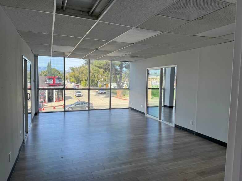 More Photos Of 12444 Victory Blvd, North Hollywood Loft Creative Space For Lease