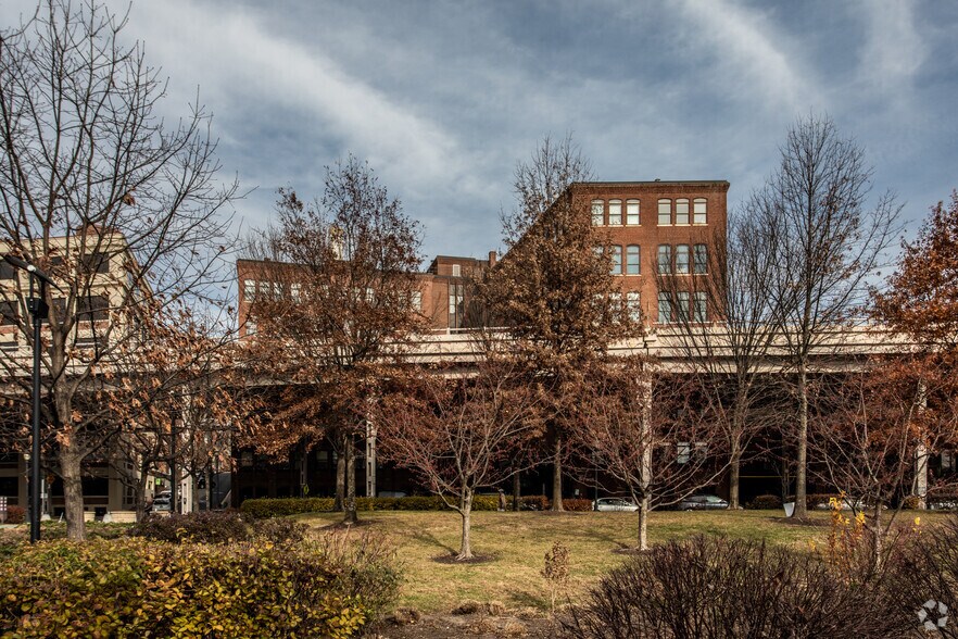 More Photos Of 3299 K St NW, Washington Office For Lease