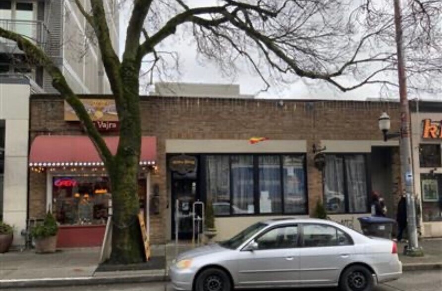 Primary Photo Of 518 Broadway E, Seattle General Retail For Lease