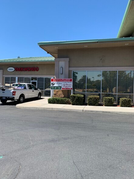 More Photos Of 4851 Lone Tree Way, Antioch Storefront Retail Office For Lease