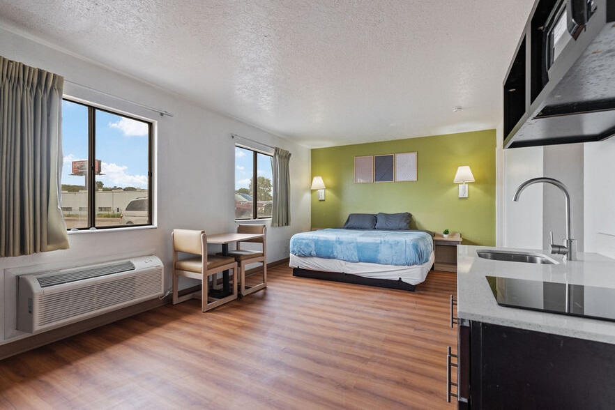More Photos Of 261 Bear River Dr, Evanston Hotel For Sale
