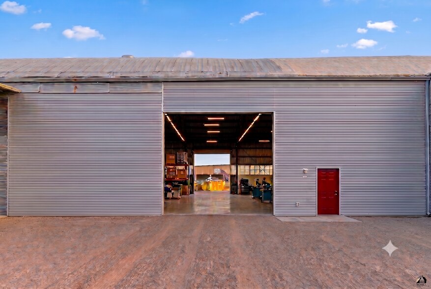 More Photos Of 5900 Pruitt Ave, Windsor Warehouse For Lease