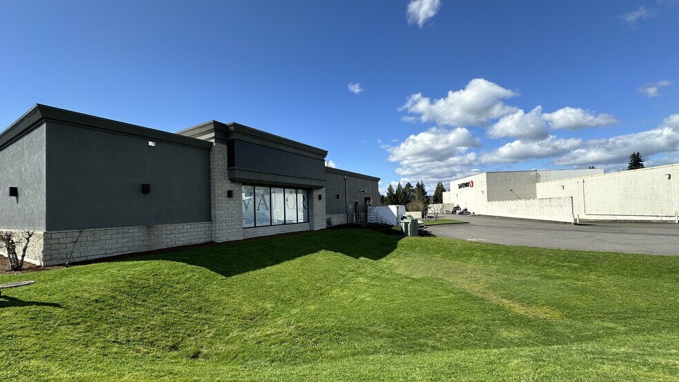 More Photos Of 421 Three Rivers Dr, Kelso Freestanding For Lease